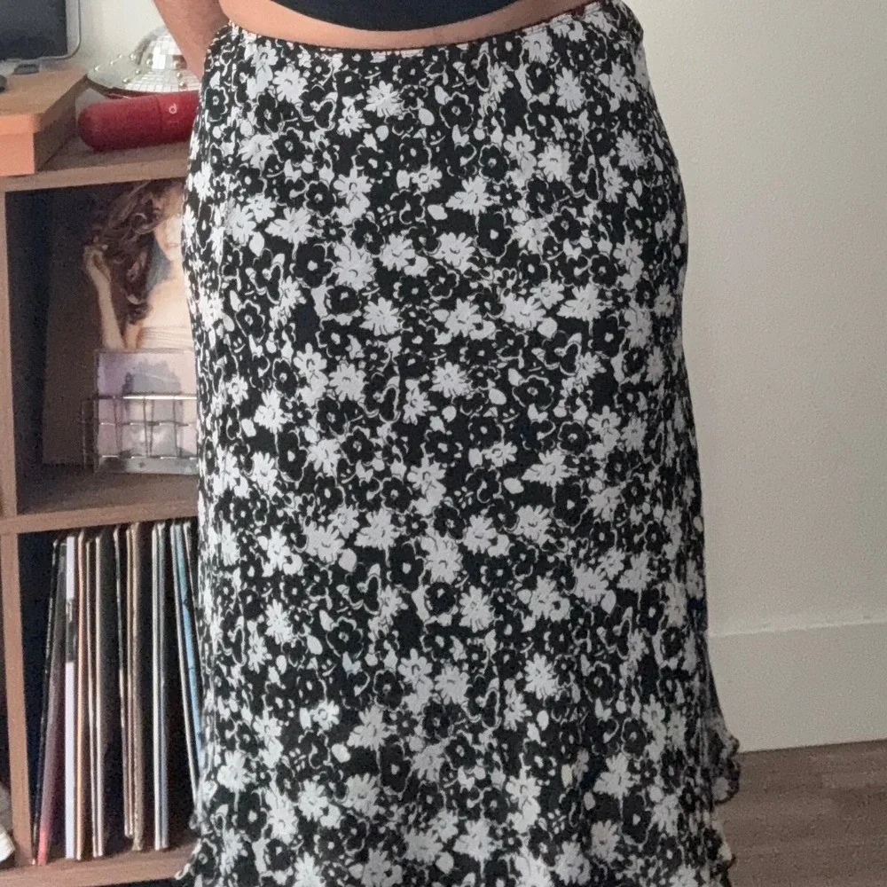 Notations Vintage Y2K Black White Floral Midi Skirt Elastic Waist Size S
